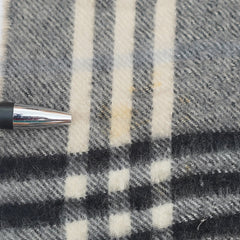 Burberry Cashmere Plaids & Check Pre-Owned Scarf